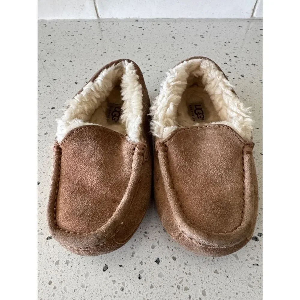 UGG Australia Tan Suede Shearling-Lined Moccasin Slippers Kid’s Size 13